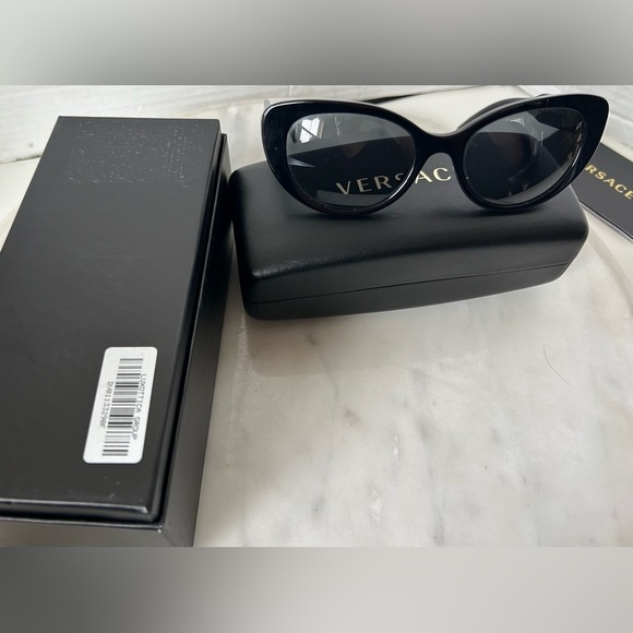 NEW VERSACE BLK CAT EYE, GOLD HARDWARE, ORIGINAL BOX, BOOKLET, MICROFIBER CLOTH - Picture 5 of 10